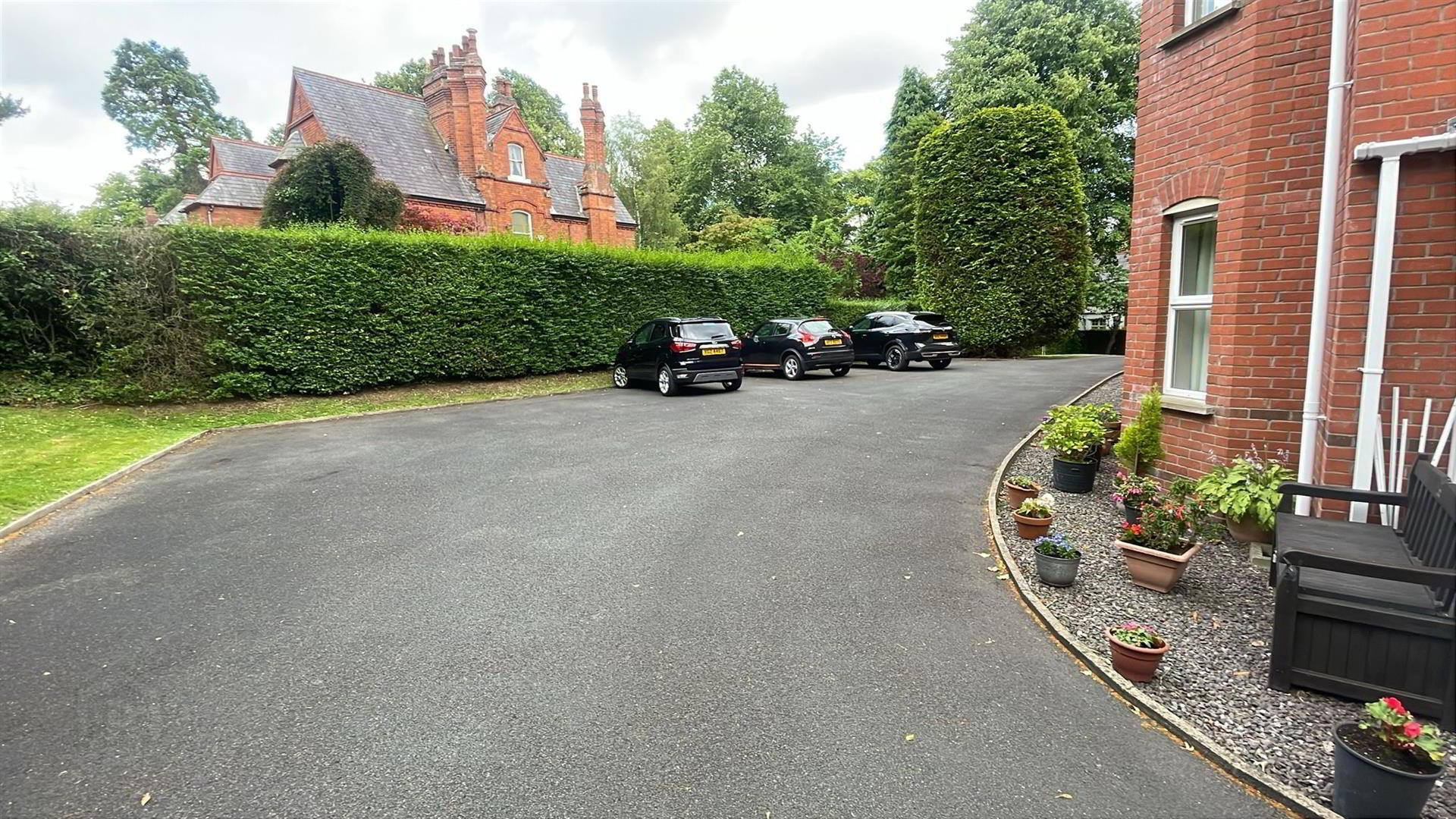Apt 8 Knockdene Manor, 39-41 Knockdene Park South 8 of 8