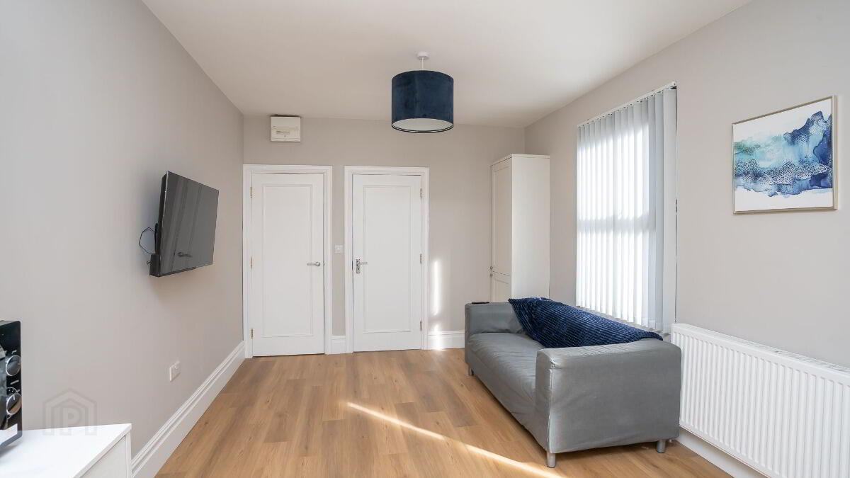 Apt 2, 19 Camden Street 6 of 6