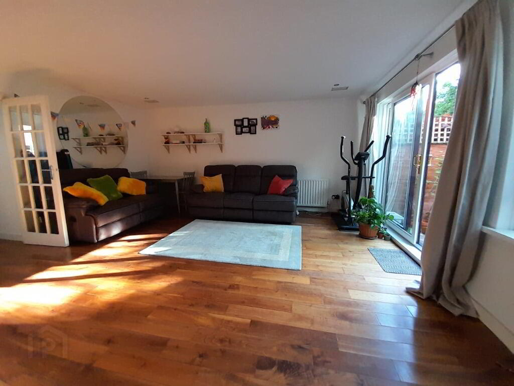 17 Balmoral Mews 3 of 9