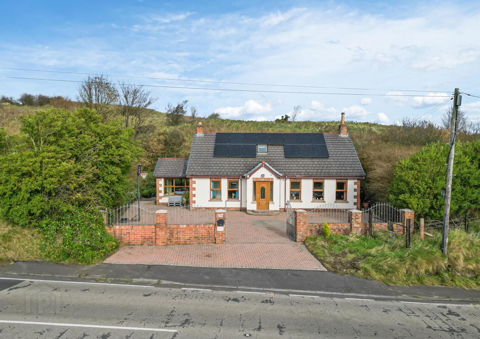 1085 Crumlin Road 1 of 45