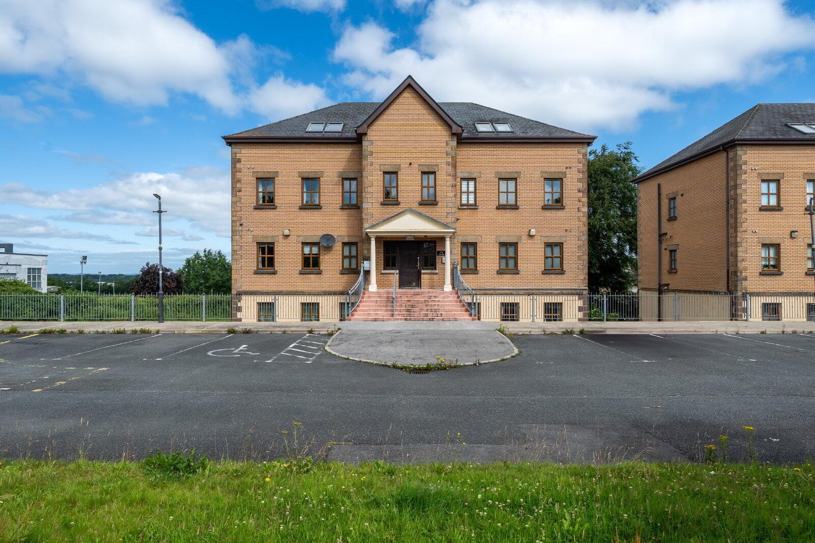 33 Yeats Hall 1 of 12