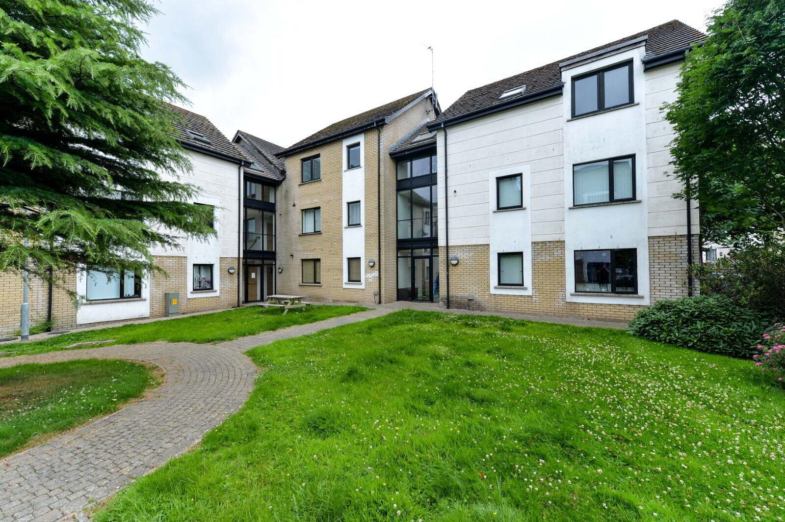 Skye Building, 21 Drumadoon Square 10 of 11