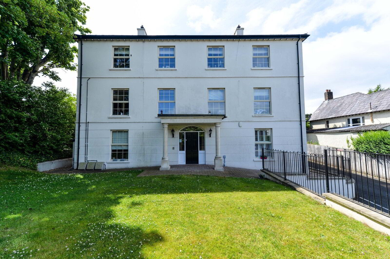 Apt 2 Eagleton Hall, 131 Upper Newtownards Road 1 of 15