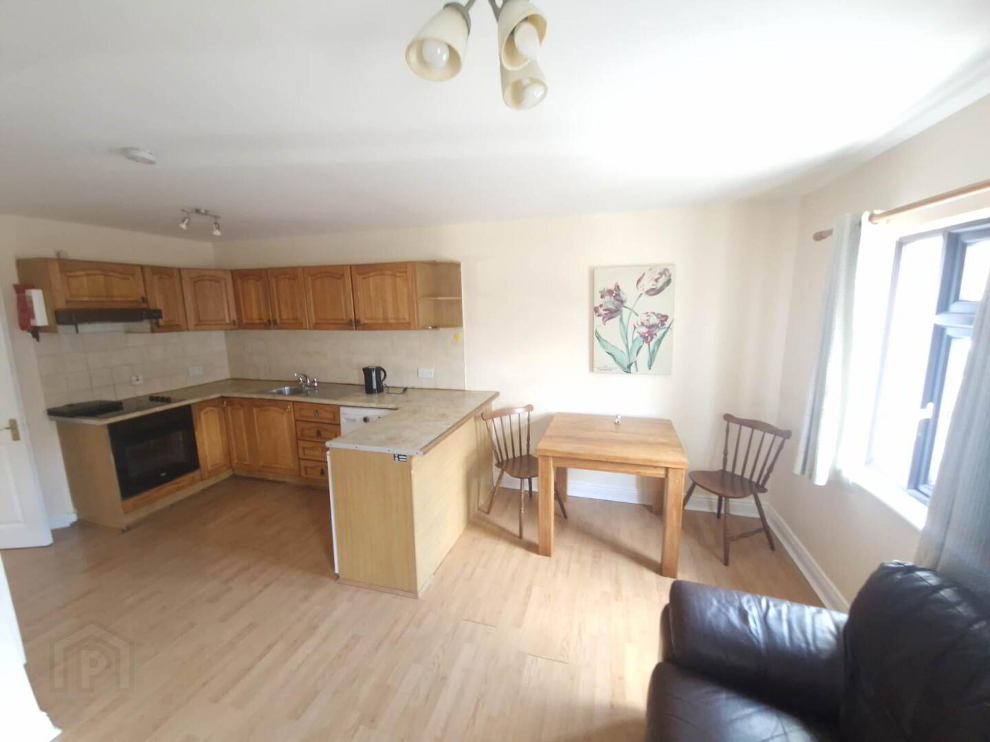Apt 7, Priory Court 3 of 16