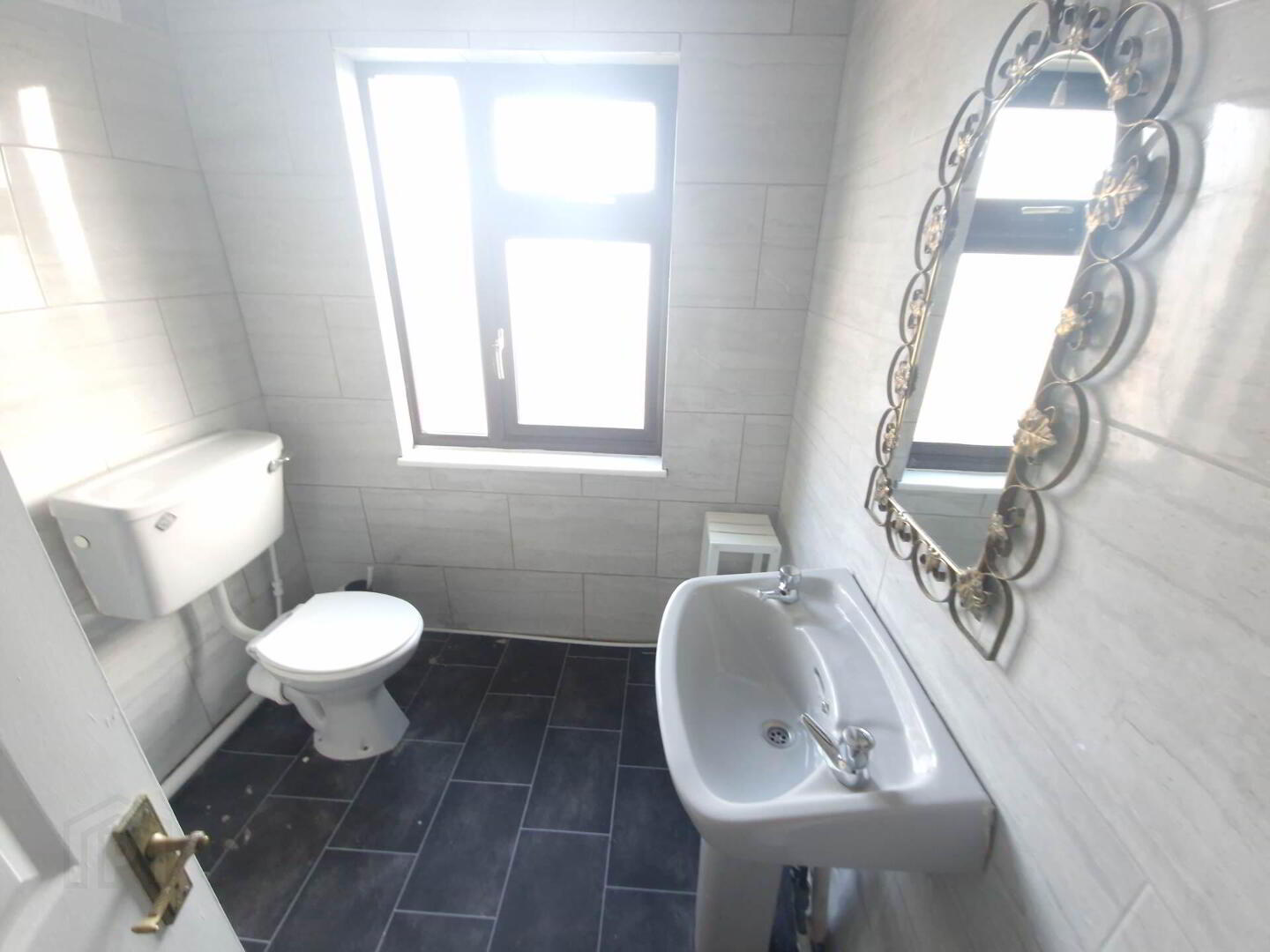 Apt 7, Priory Court 9 of 16