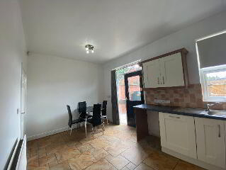 6 Windsor Avenue Place 8 of 23