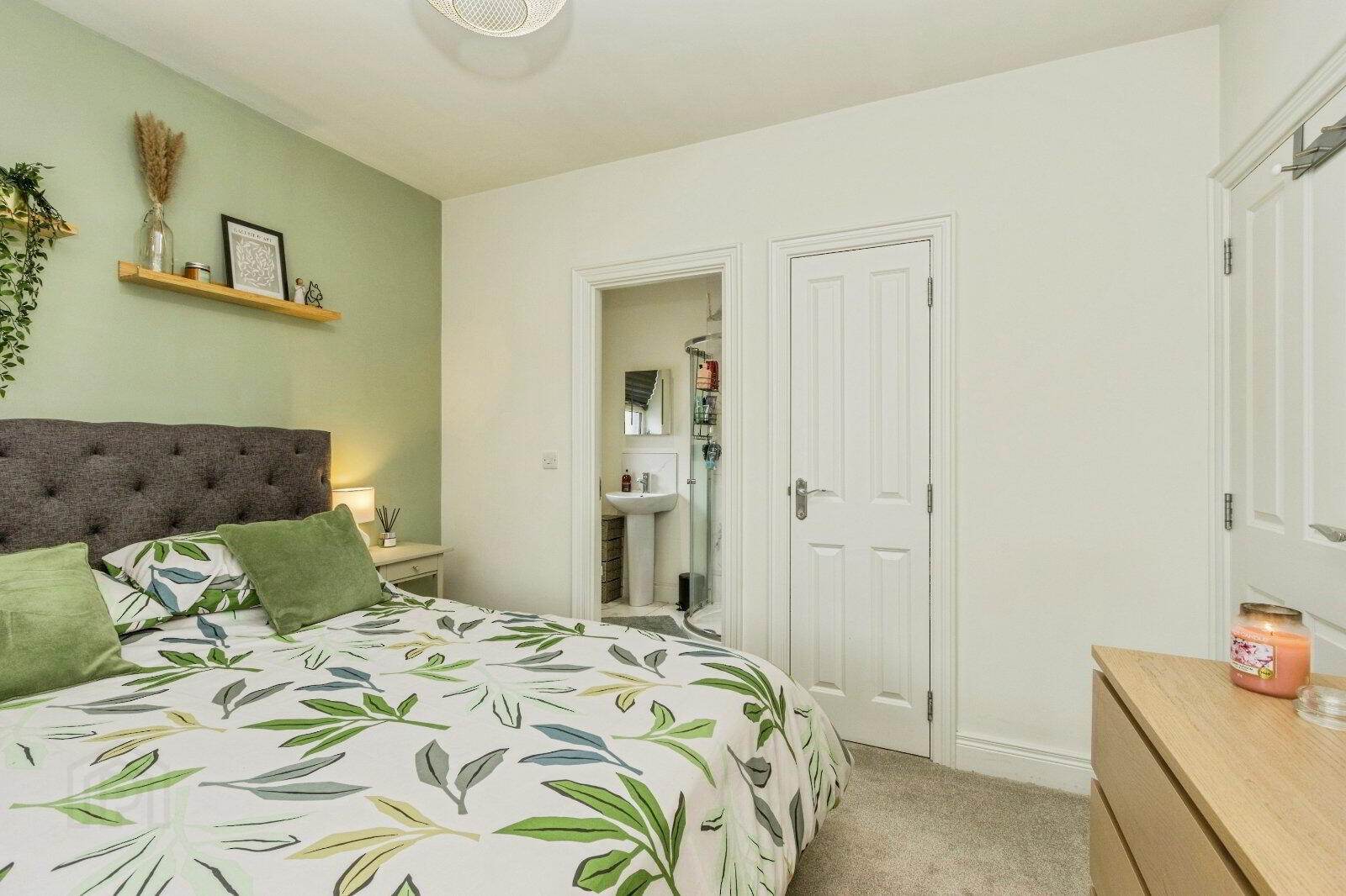 17 Helens Wood Way 14 of 20