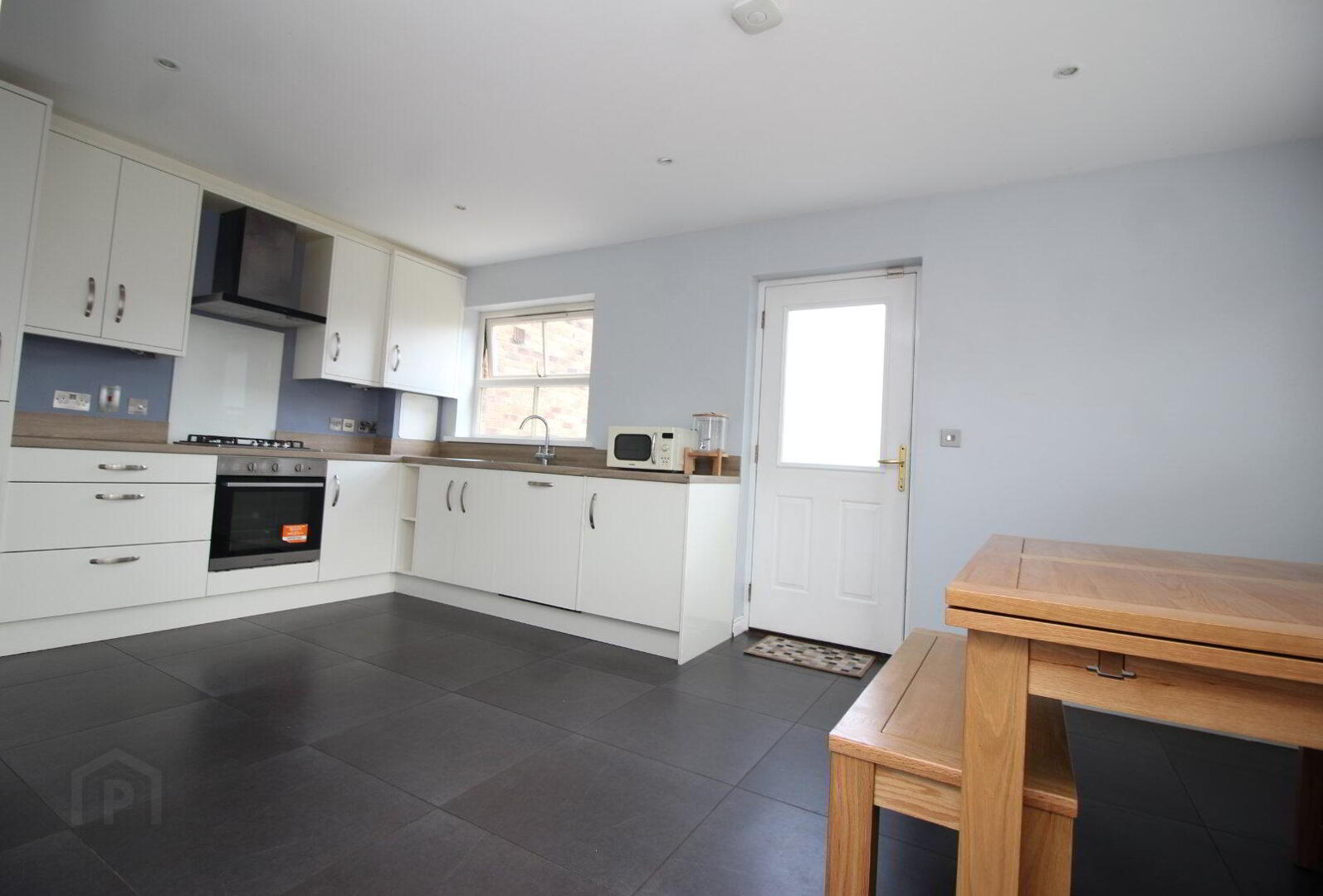 18 Ballantine Gardens 4 of 29