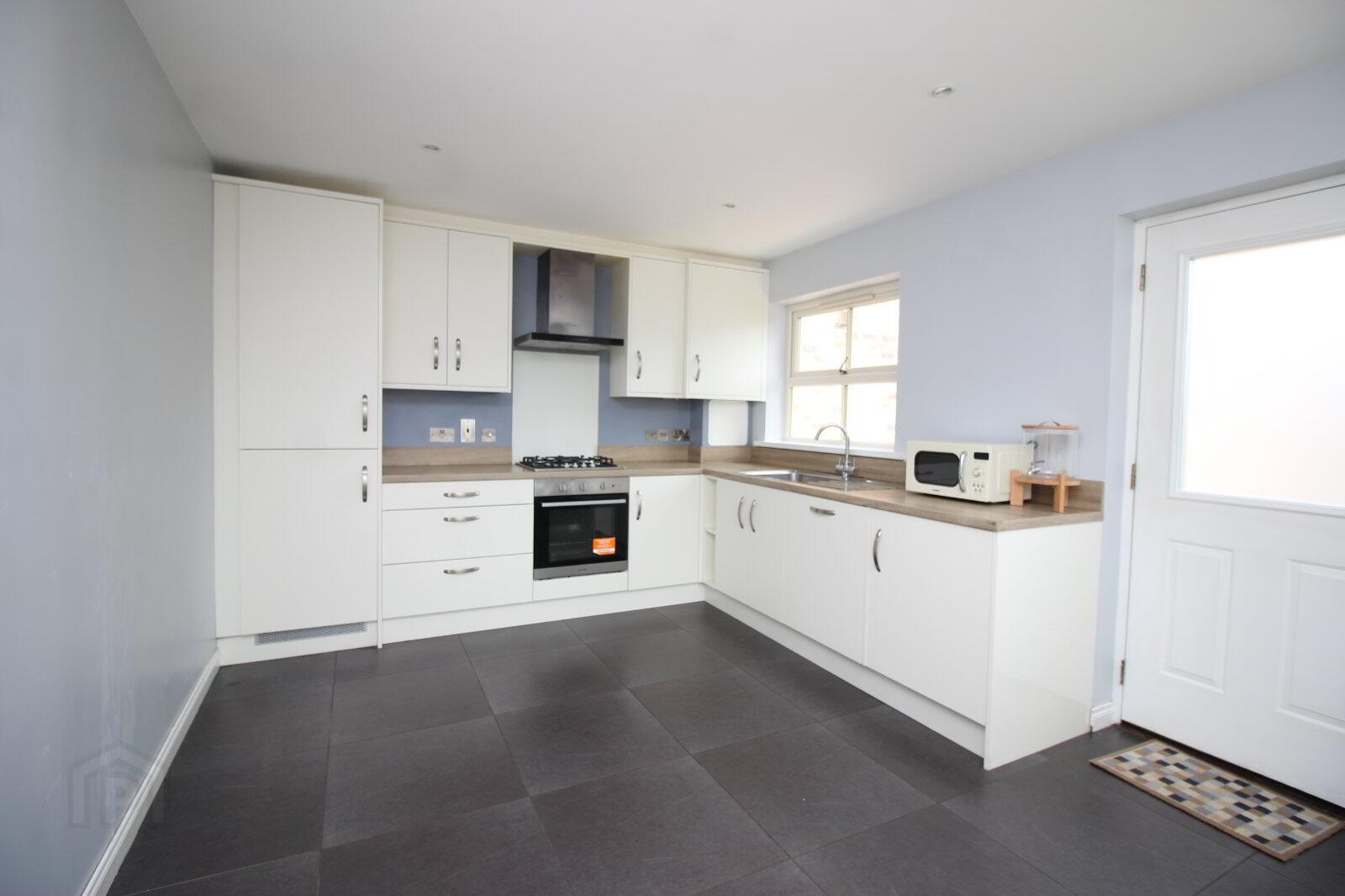 18 Ballantine Gardens 3 of 29