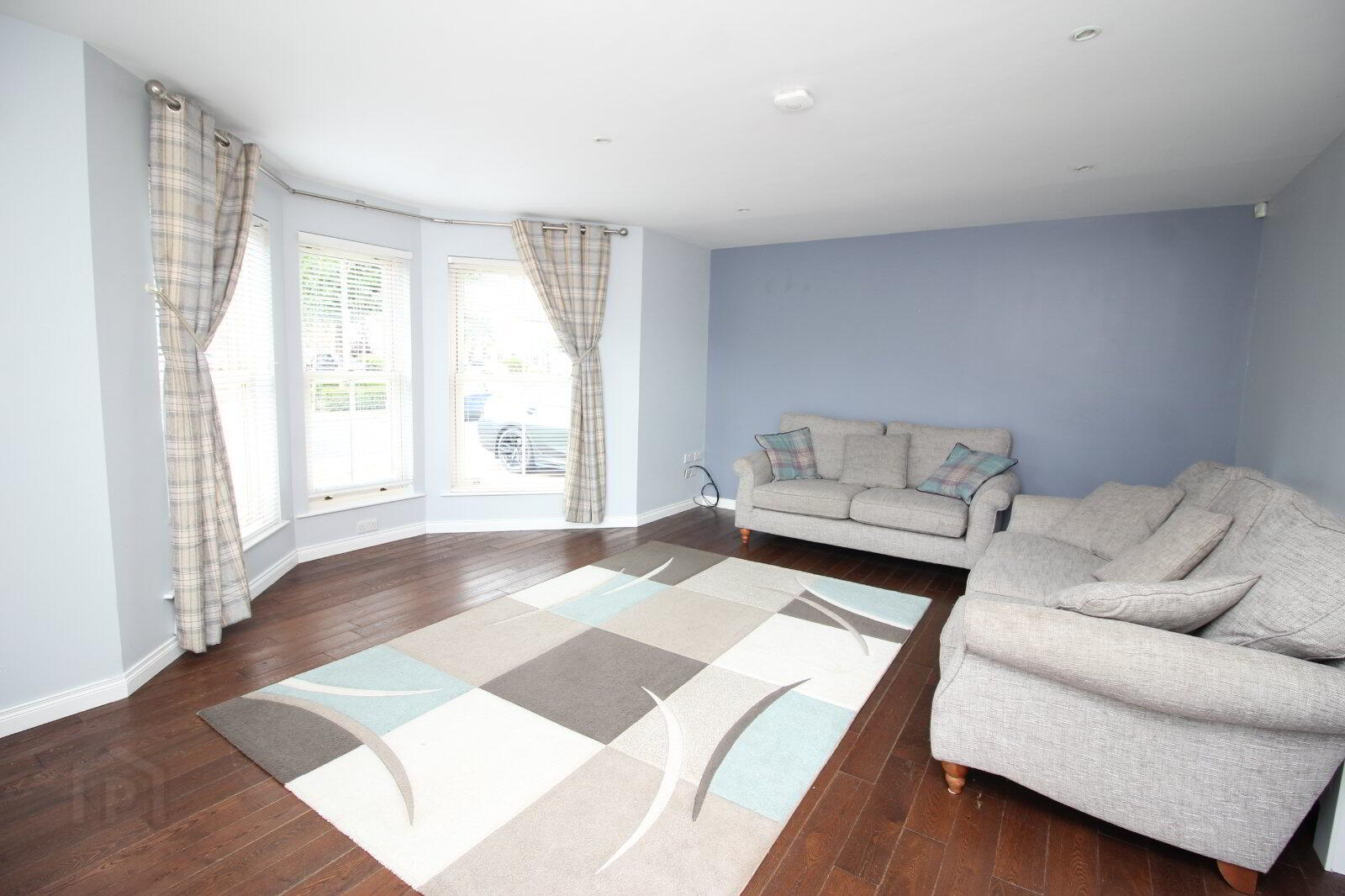 18 Ballantine Gardens 7 of 29