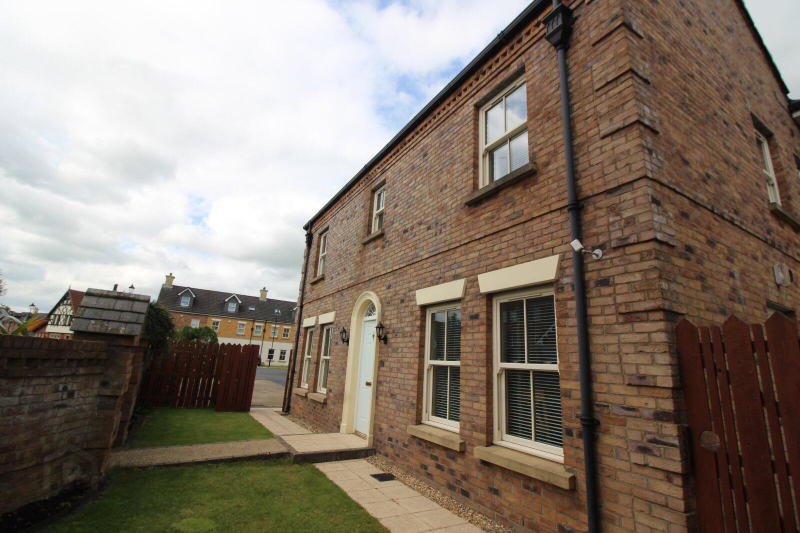 18 Ballantine Gardens 25 of 29