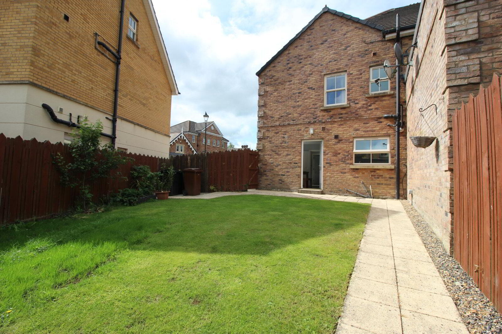 18 Ballantine Gardens 24 of 29