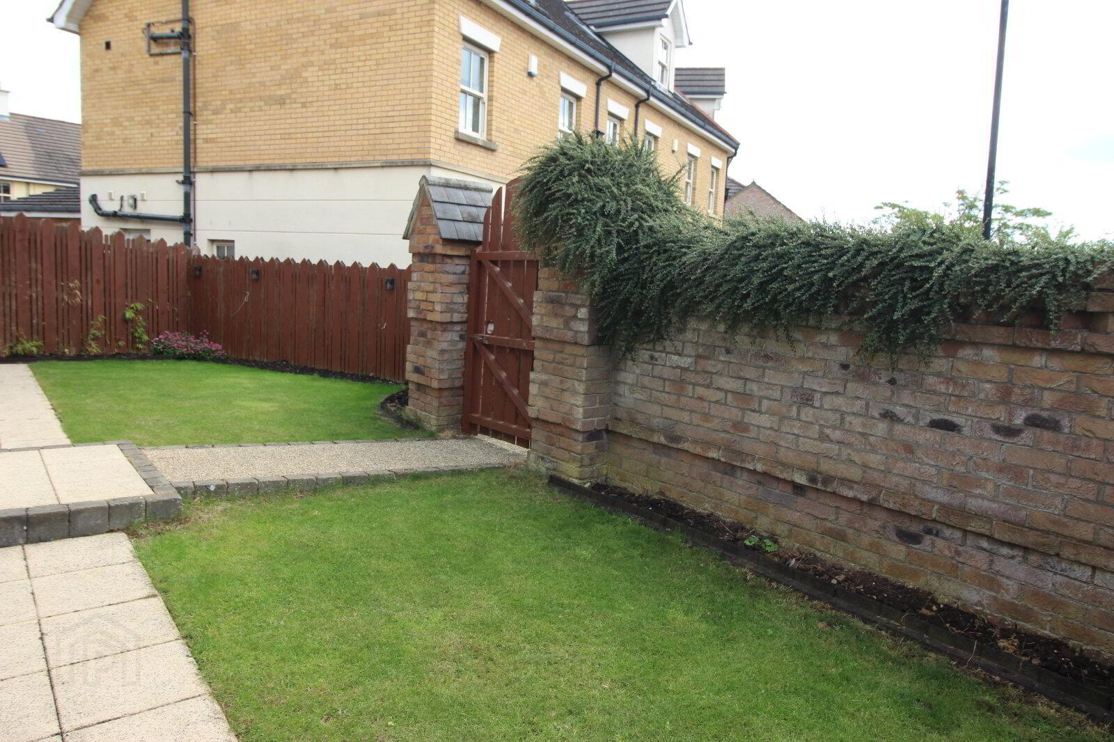 18 Ballantine Gardens 29 of 29