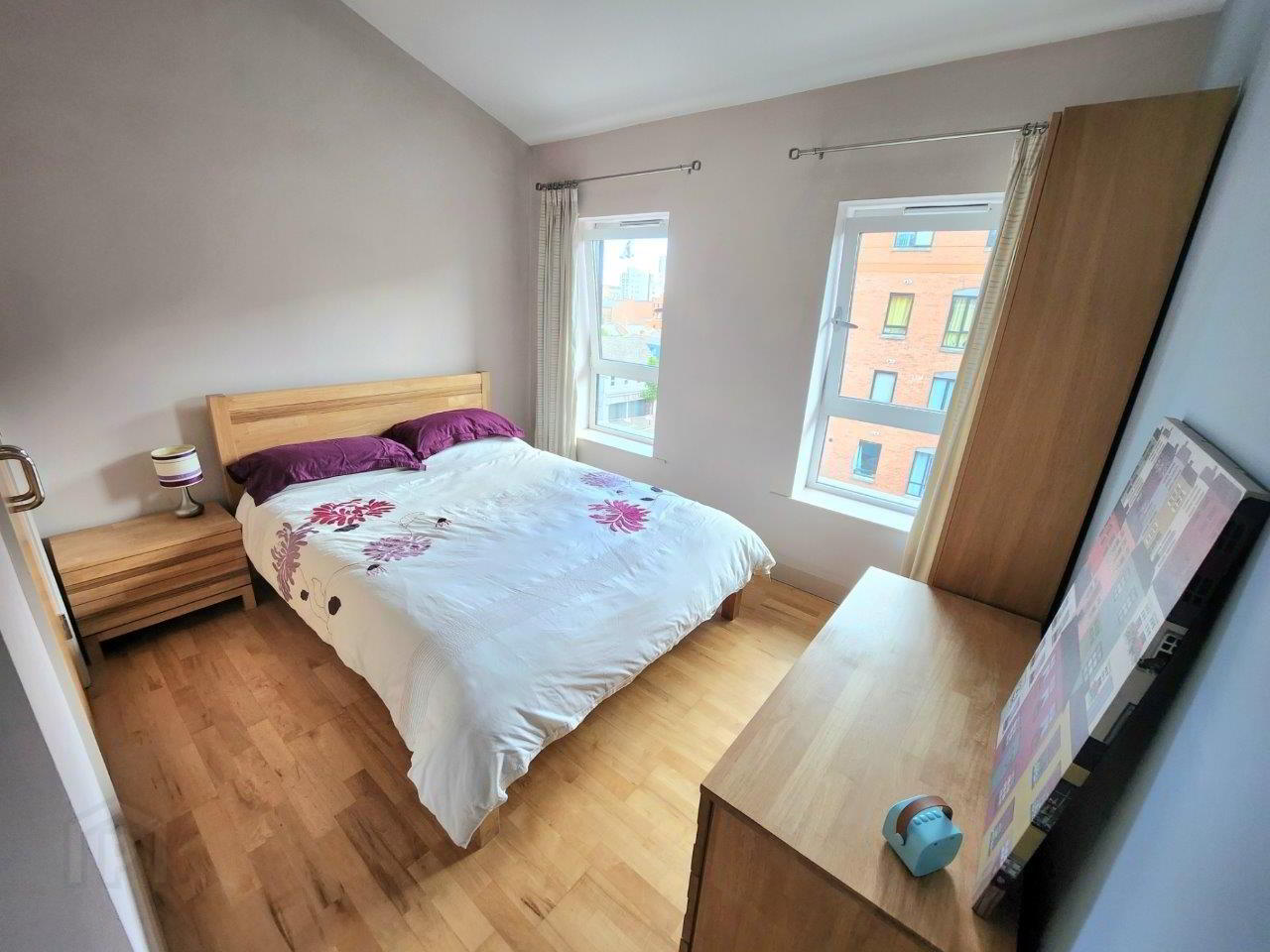 B4.3 Whitehall Square, 181 Sandy Row 6 of 13