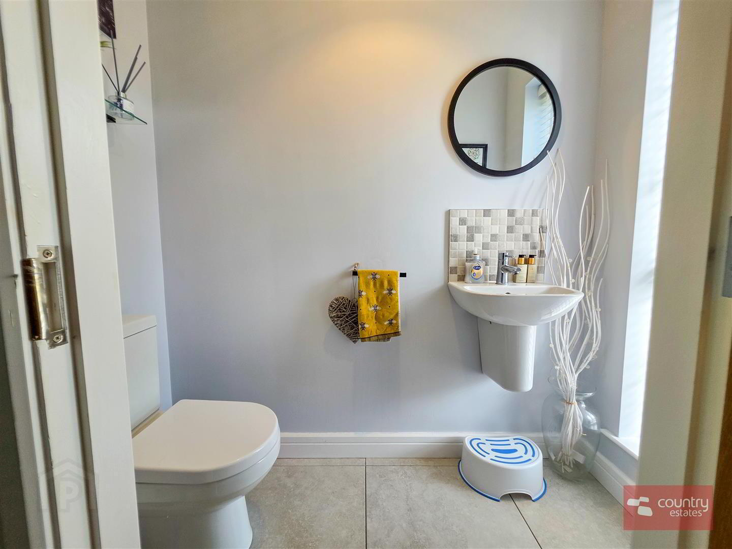 16 Chantry Gardens 8 of 50