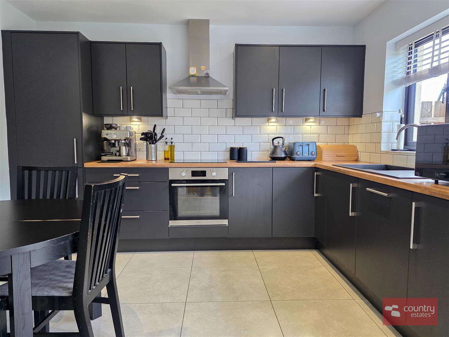 16 Chantry Gardens 18 of 50