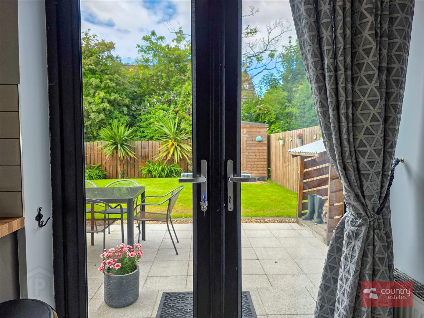 16 Chantry Gardens 23 of 50