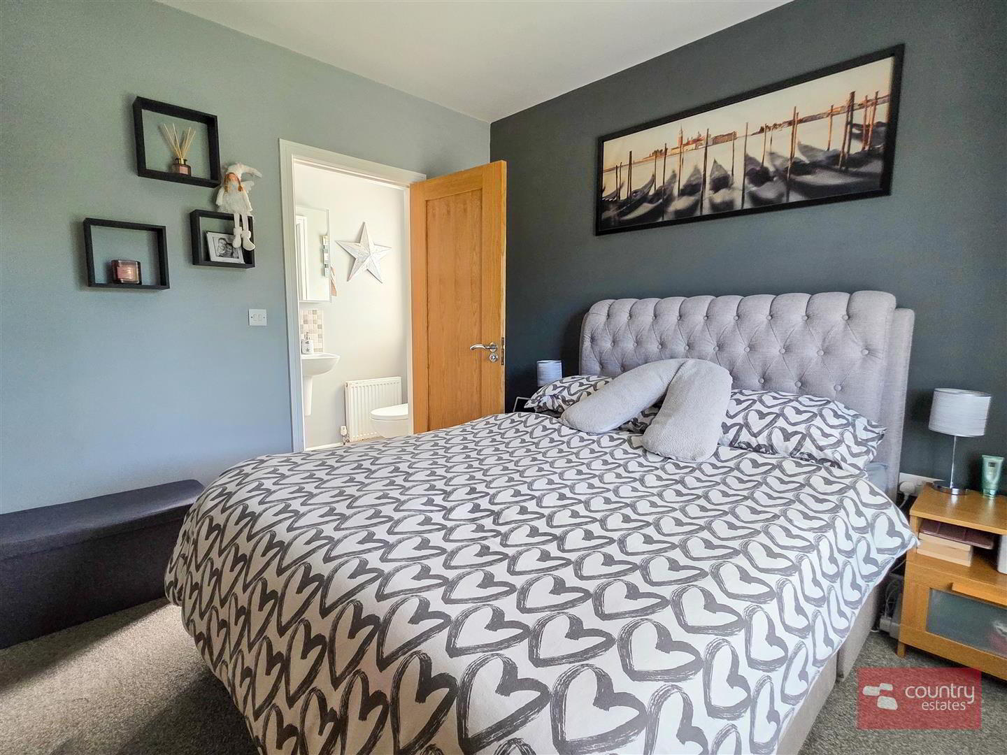 16 Chantry Gardens 27 of 50