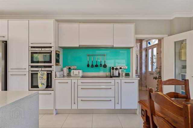 35 Laburnum Avenue 76 of 132