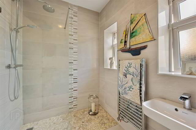 35 Laburnum Avenue 87 of 132