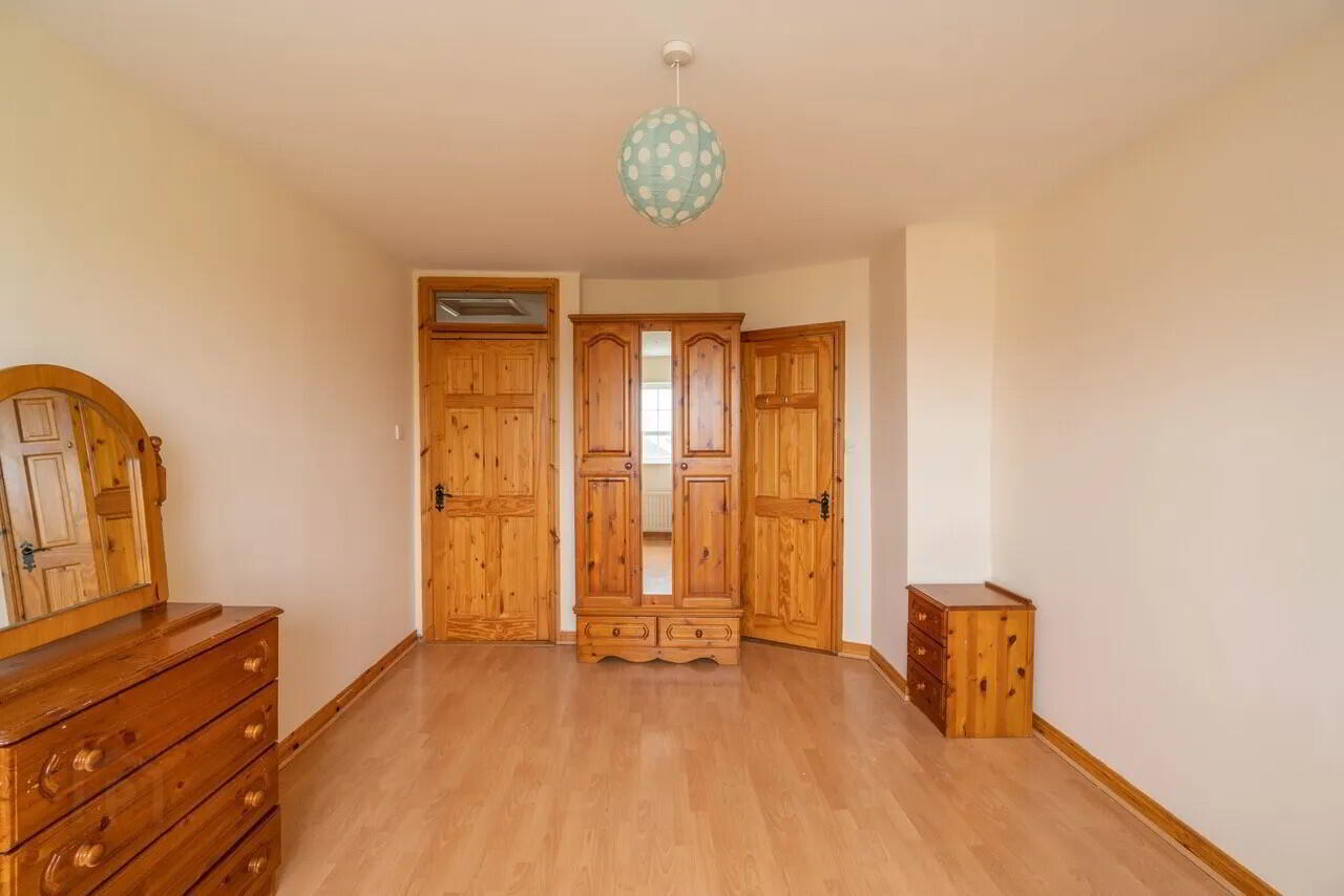 54 Manor Wood 4 of 10