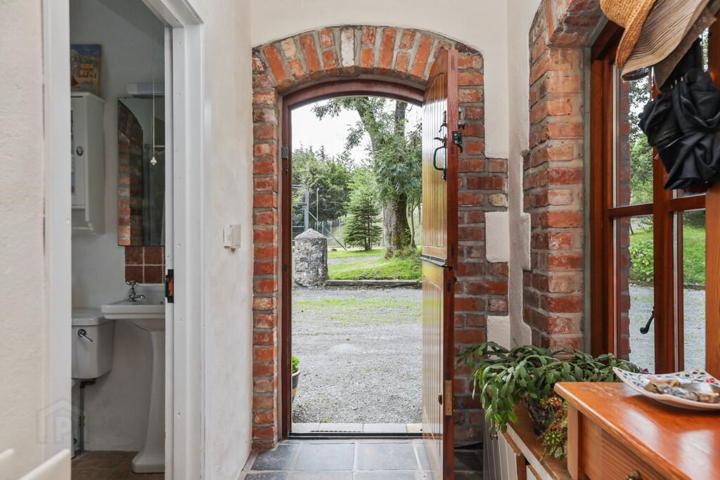 31 Cabra Road 6 of 34