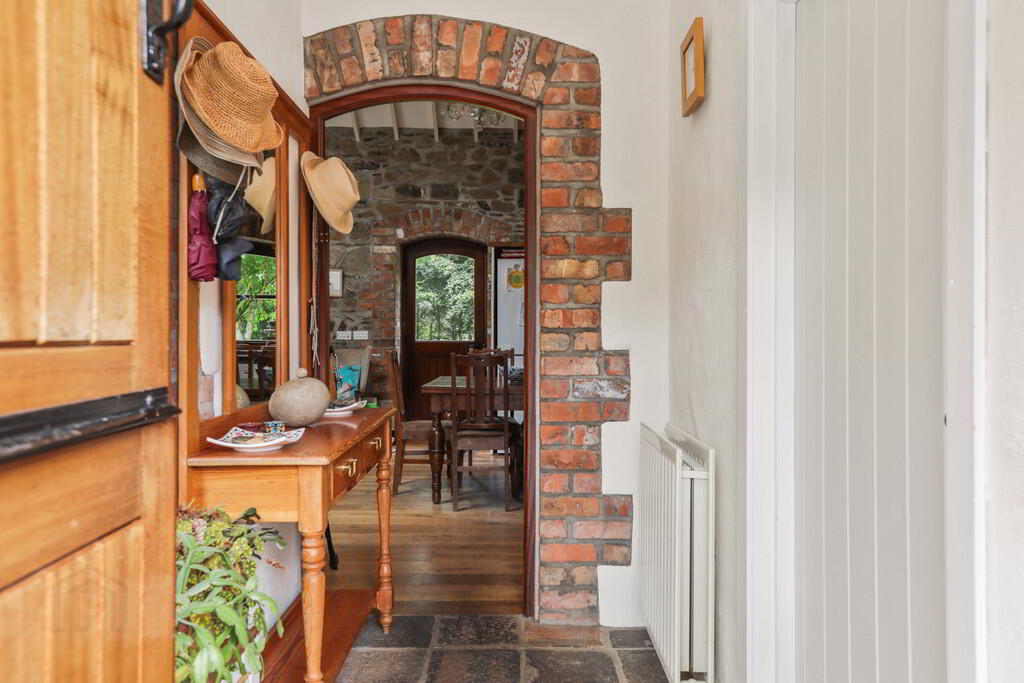 31 Cabra Road 5 of 34