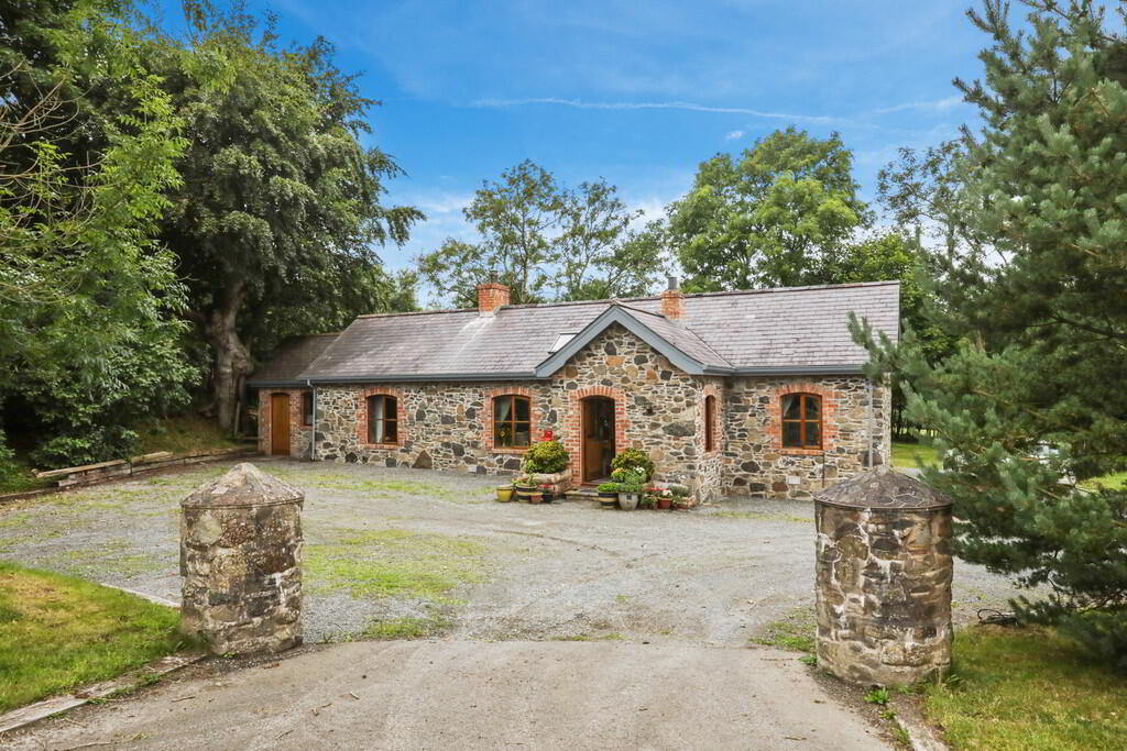 31 Cabra Road 3 of 34