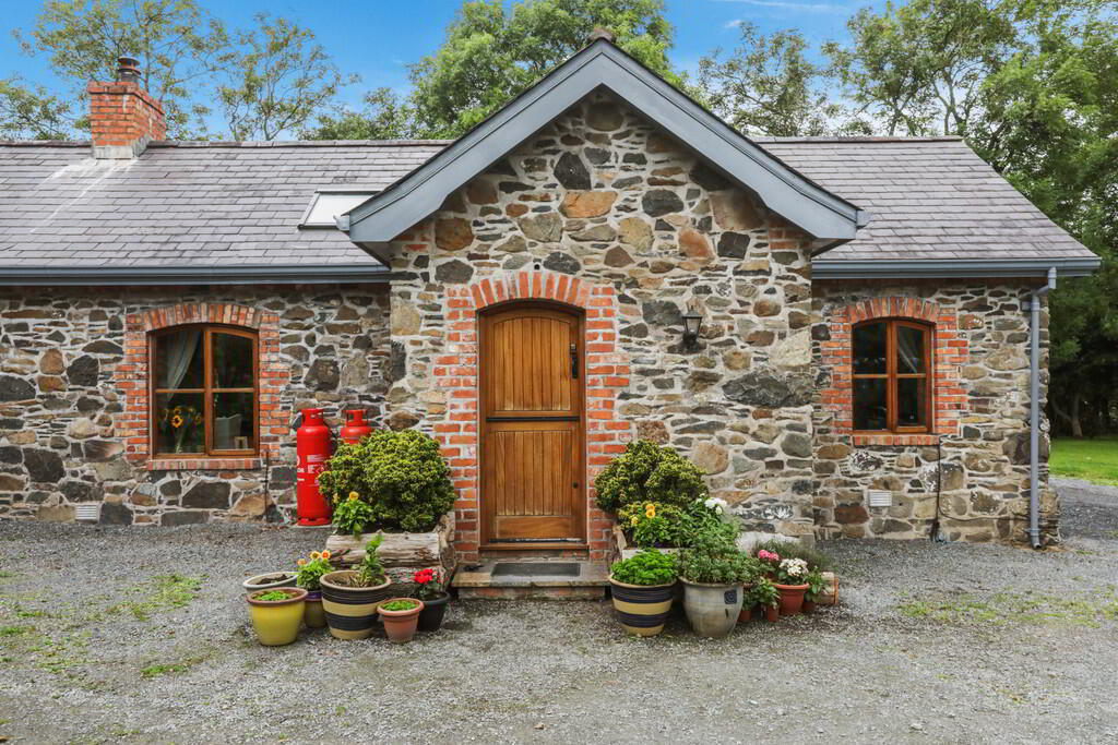 31 Cabra Road 4 of 34