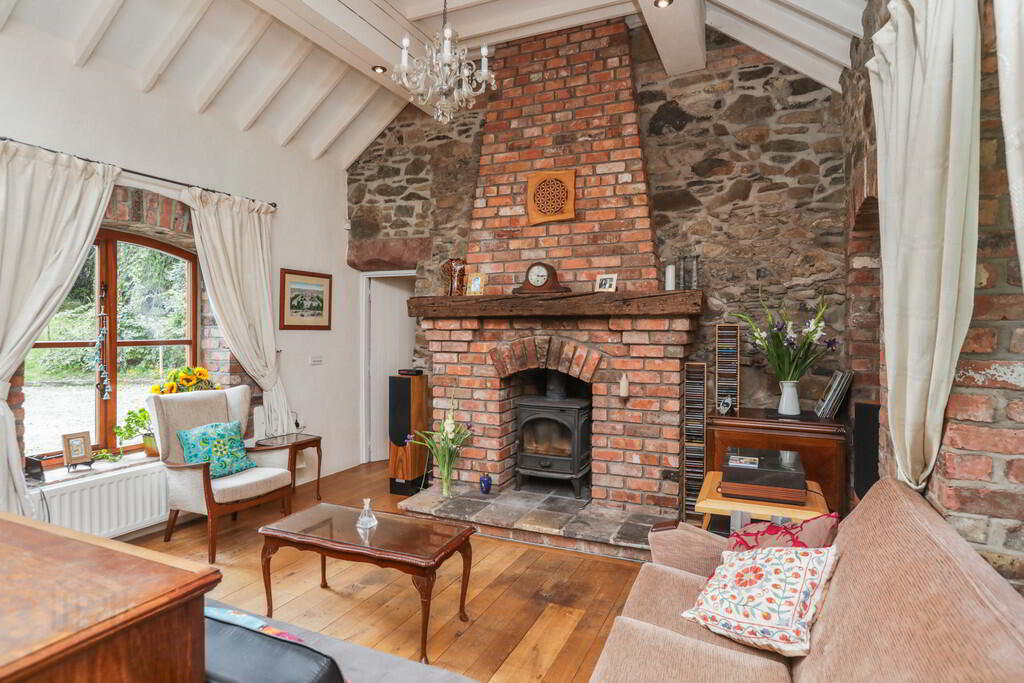 31 Cabra Road 7 of 34