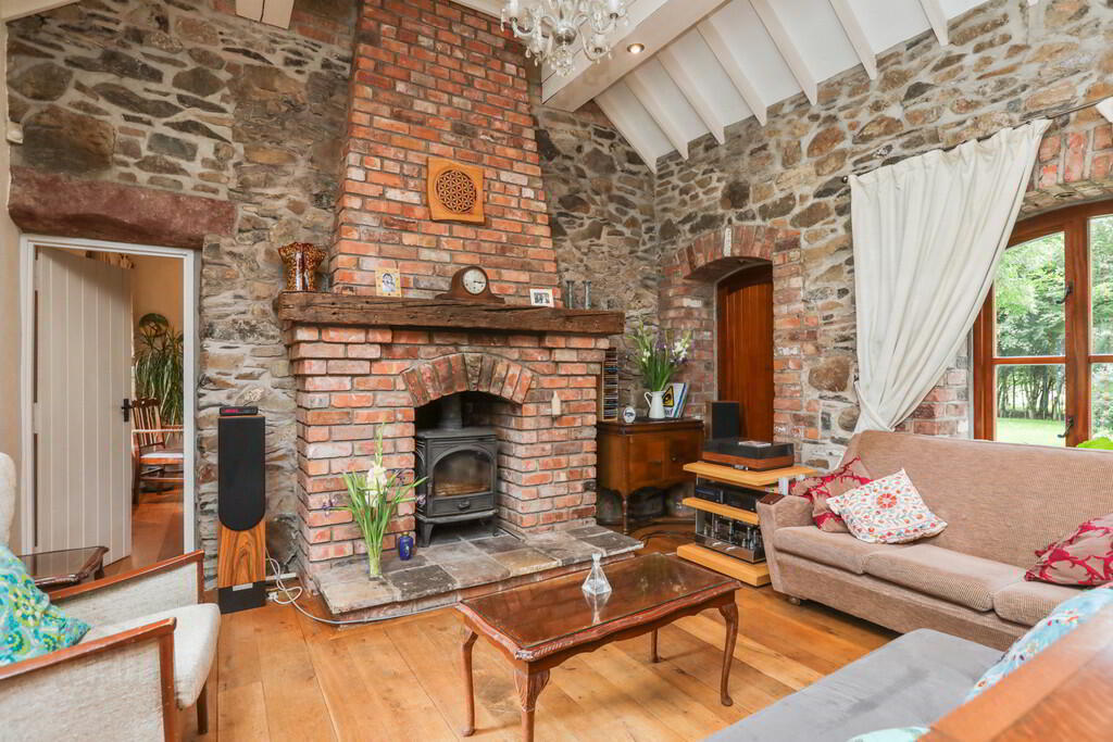 31 Cabra Road 9 of 34