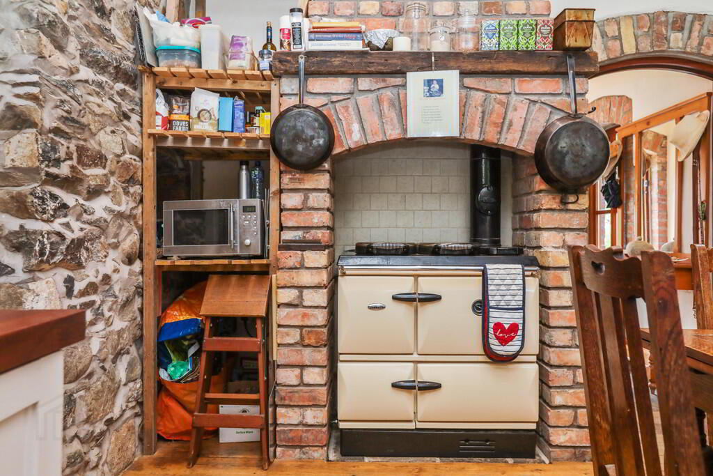 31 Cabra Road 12 of 34