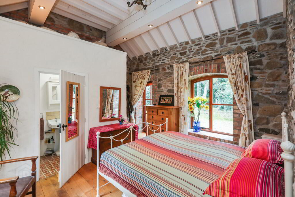 31 Cabra Road 13 of 34