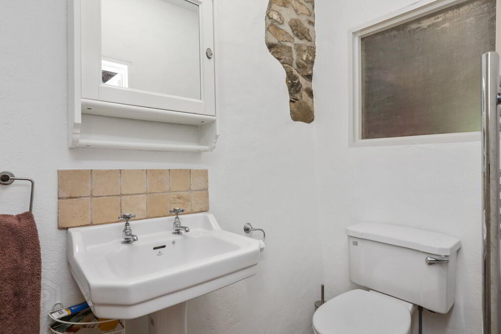 31 Cabra Road 17 of 34
