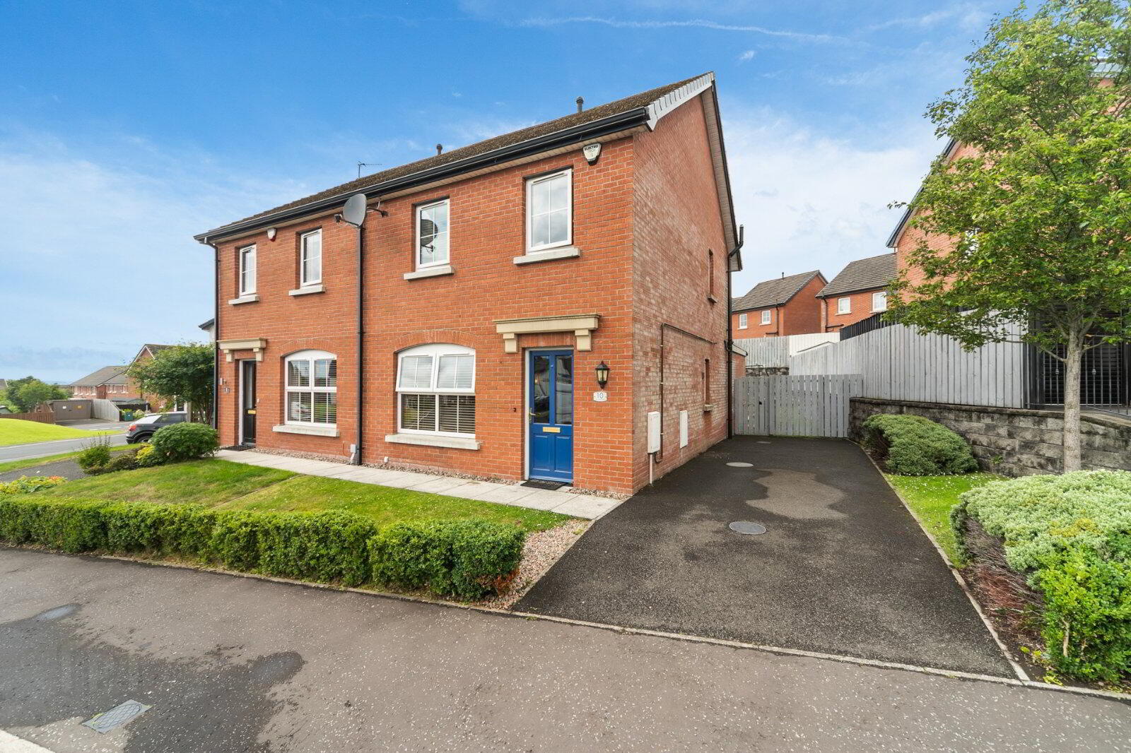 10 Lady Wallace Brae 1 of 14