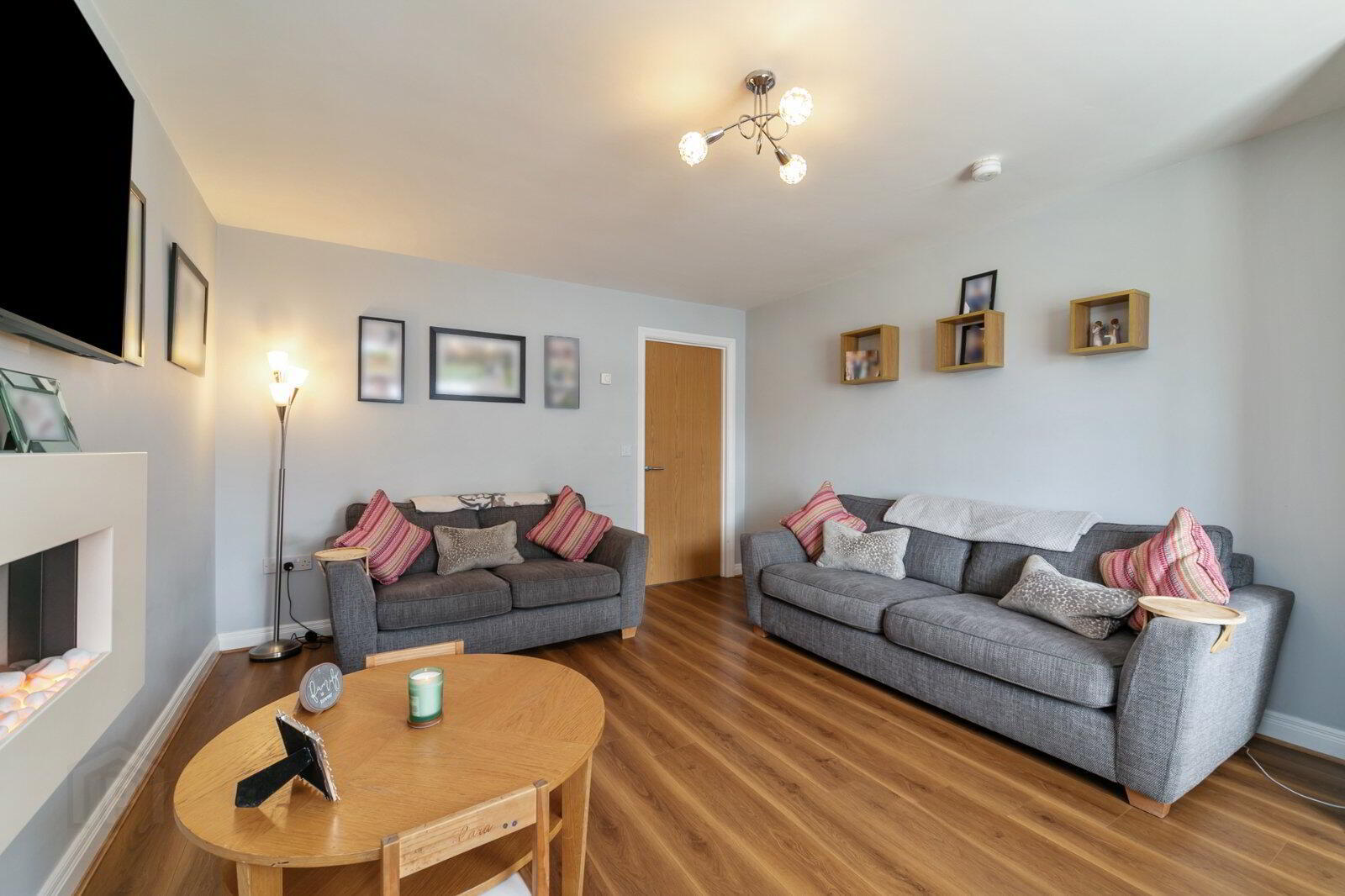 10 Lady Wallace Brae 3 of 14