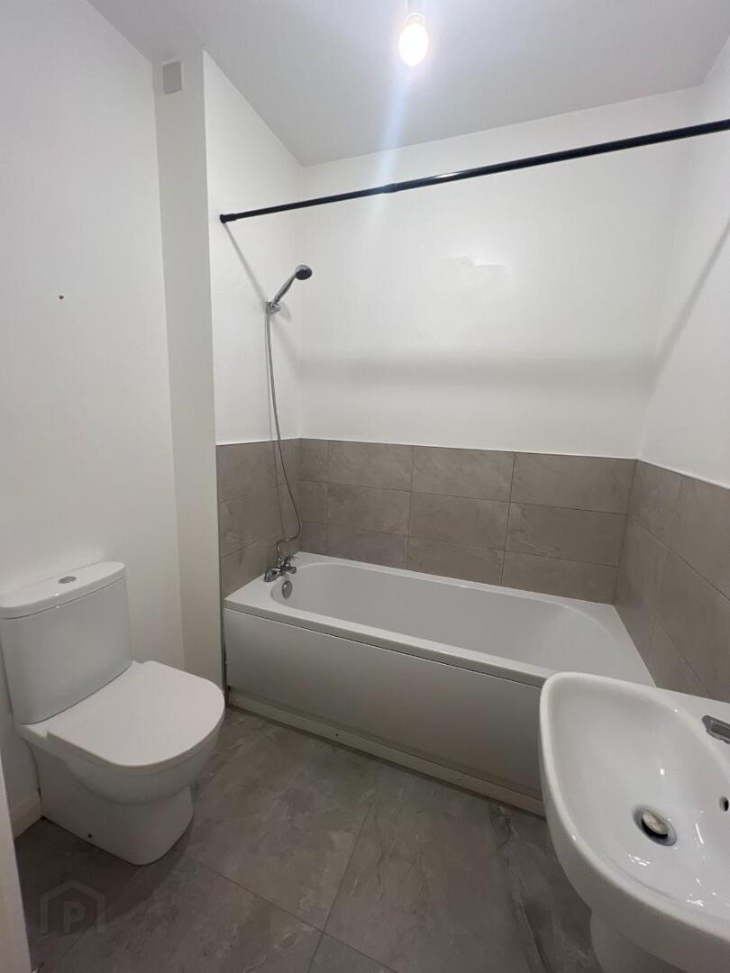 35 Cotton Hall, 5 Faulkner Road 3 of 11