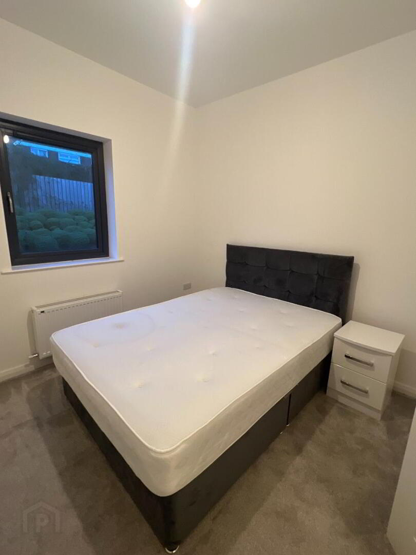 35 Cotton Hall, 5 Faulkner Road 4 of 11