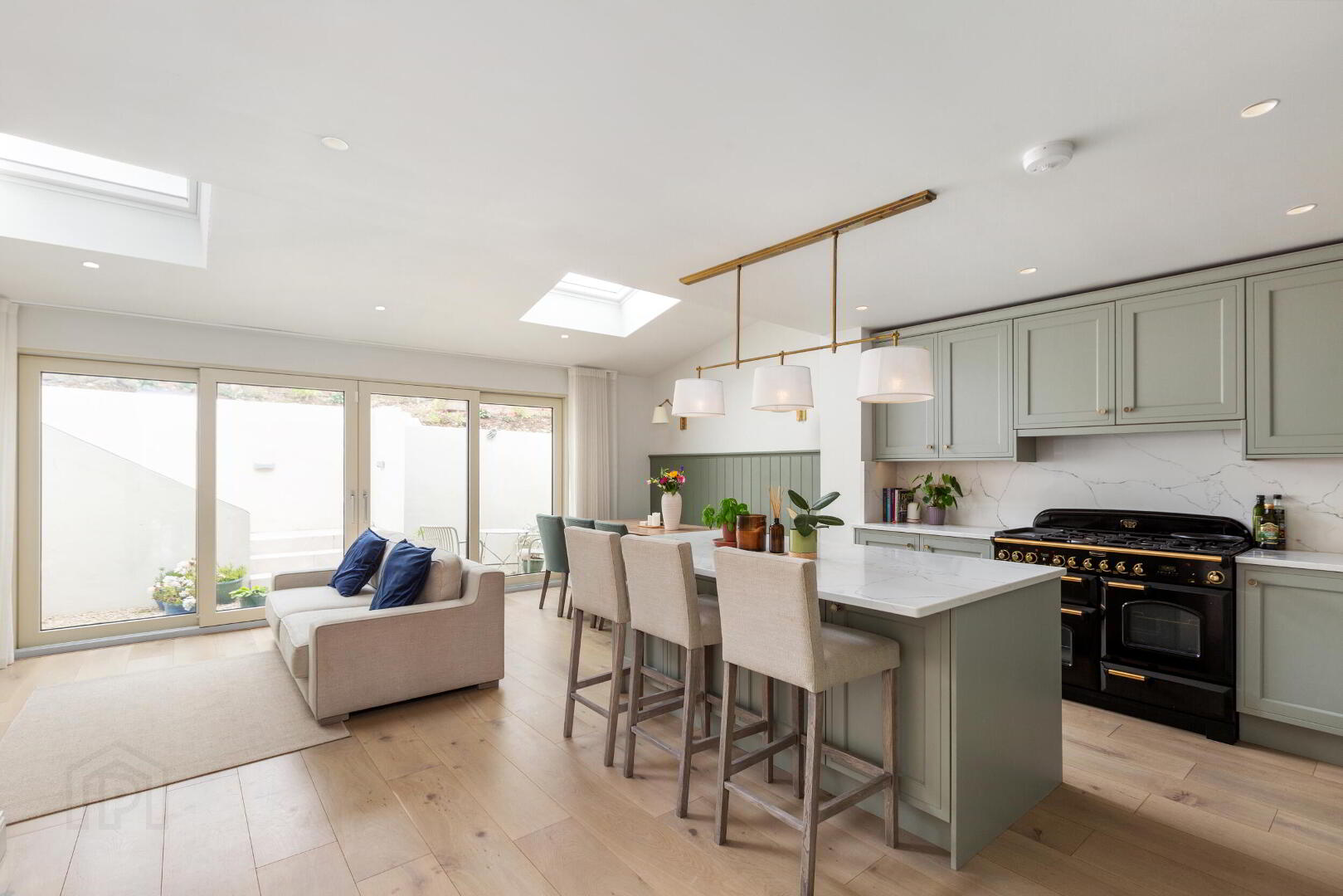 12 Glenvale Park 1 of 19