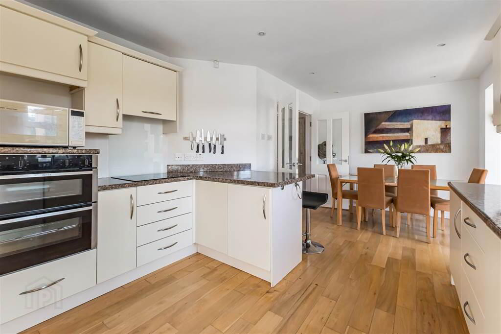 26 Edenderry Cottages 6 of 18