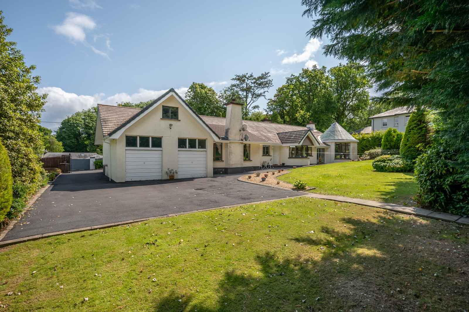 12a Circular Road West 1 of 36