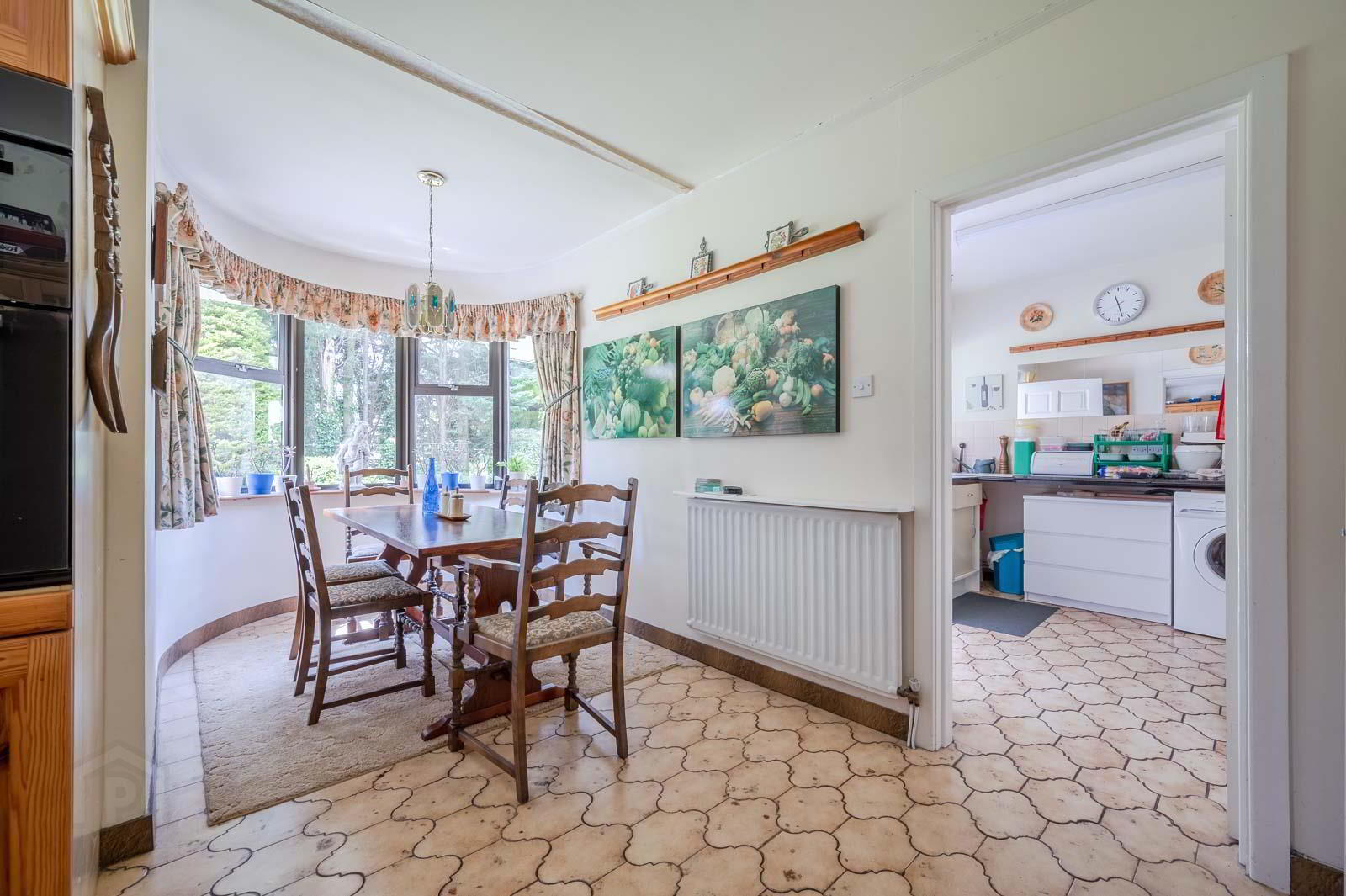12a Circular Road West 17 of 36