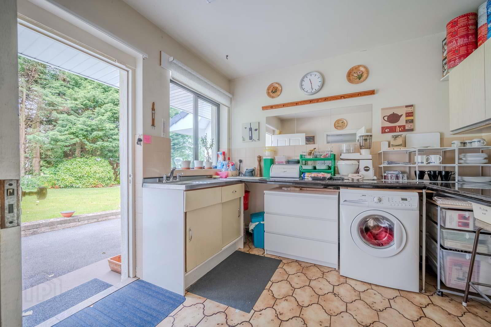 12a Circular Road West 18 of 36