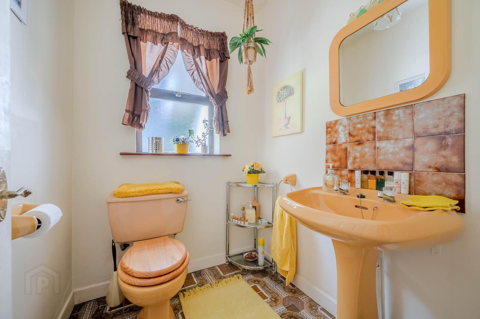 12a Circular Road West 18 of 39