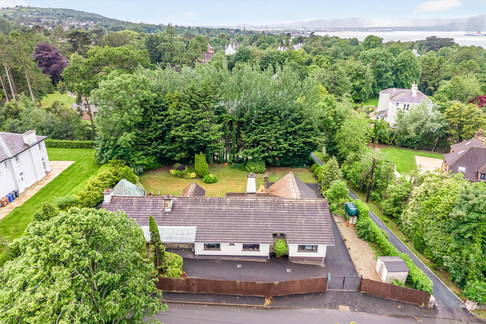 12a Circular Road West 2 of 44