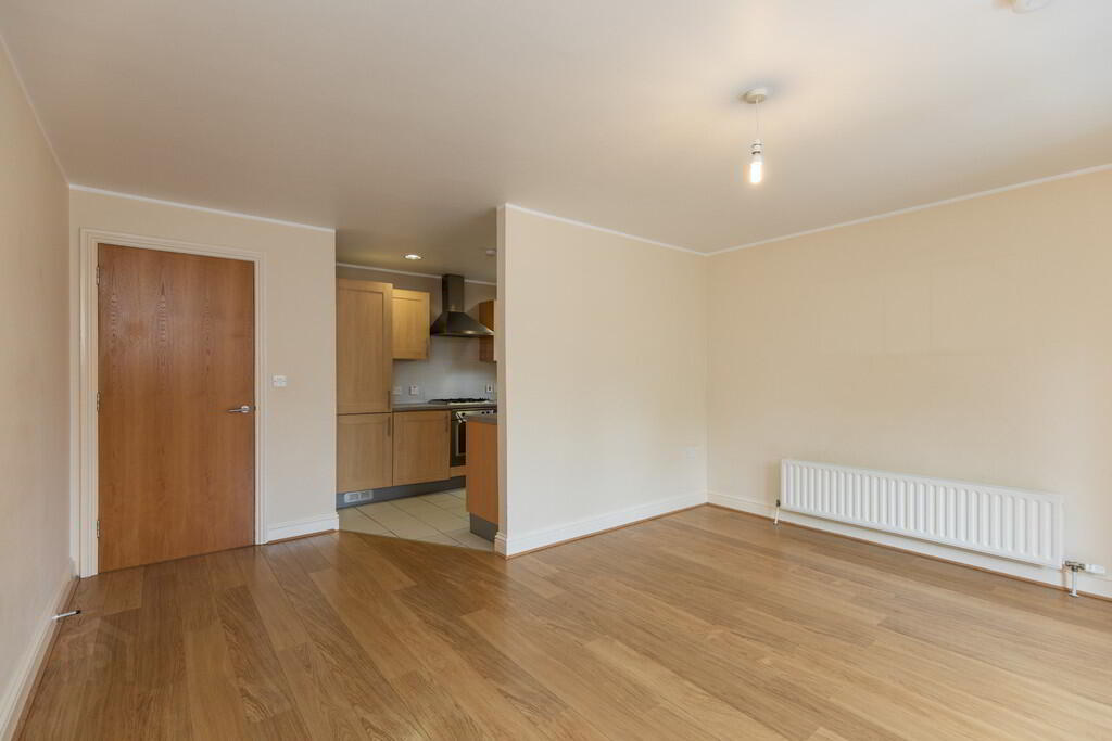 Apt 17 Grafton Court, 85 Kings Road 6 of 13