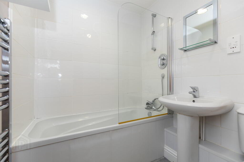Apt 17 Grafton Court, 85 Kings Road 11 of 13