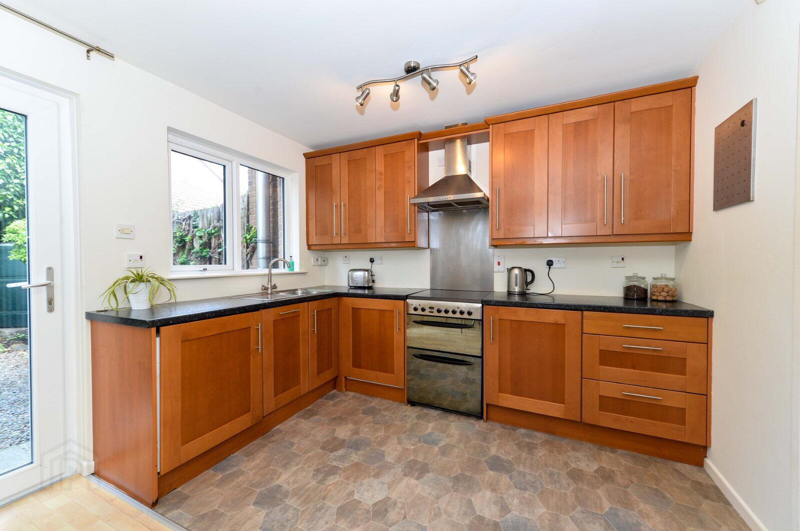 3 Hopedene Mews 8 of 17