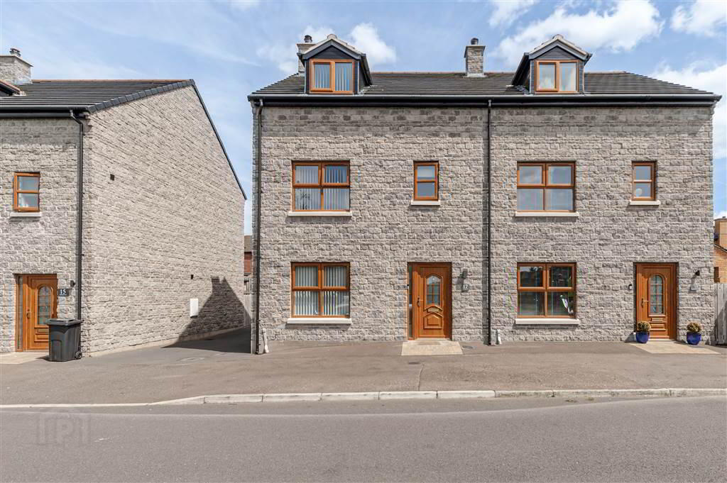 17 Killultagh Green 1 of 32