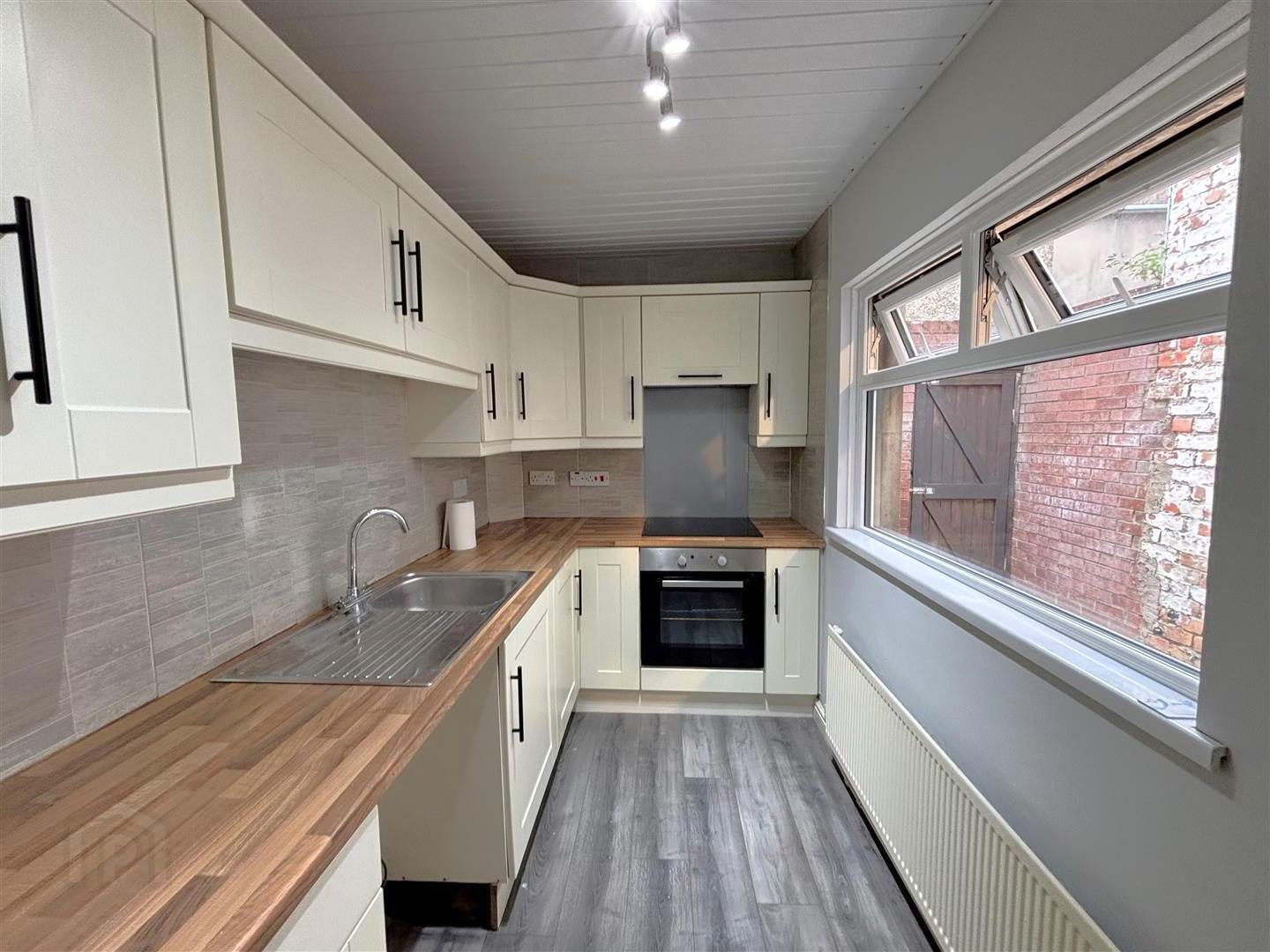 7 Woodvale Street 8 of 13